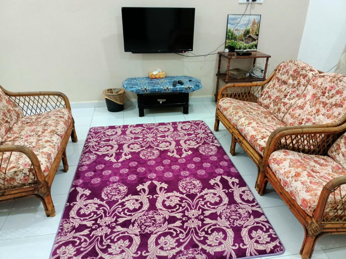 Ummi'S Homestay Kuala Besut Kampong Baru Eksteriør billede