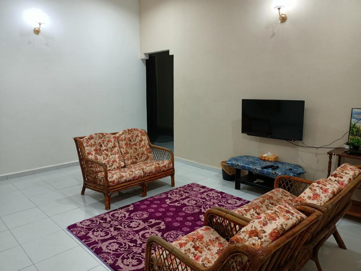 Ummi'S Homestay Kuala Besut Kampong Baru Eksteriør billede