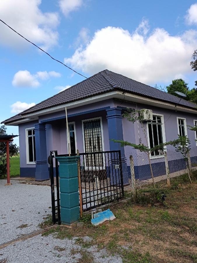 Ummi'S Homestay Kuala Besut Kampong Baru Eksteriør billede