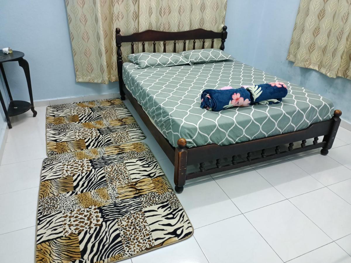 Ummi'S Homestay Kuala Besut Kampong Baru Eksteriør billede