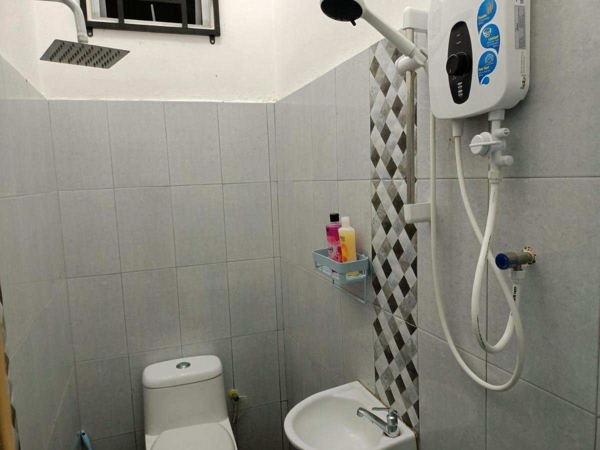 Ummi'S Homestay Kuala Besut Kampong Baru Eksteriør billede
